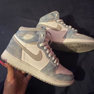 Jordan 1 Hyper Royal